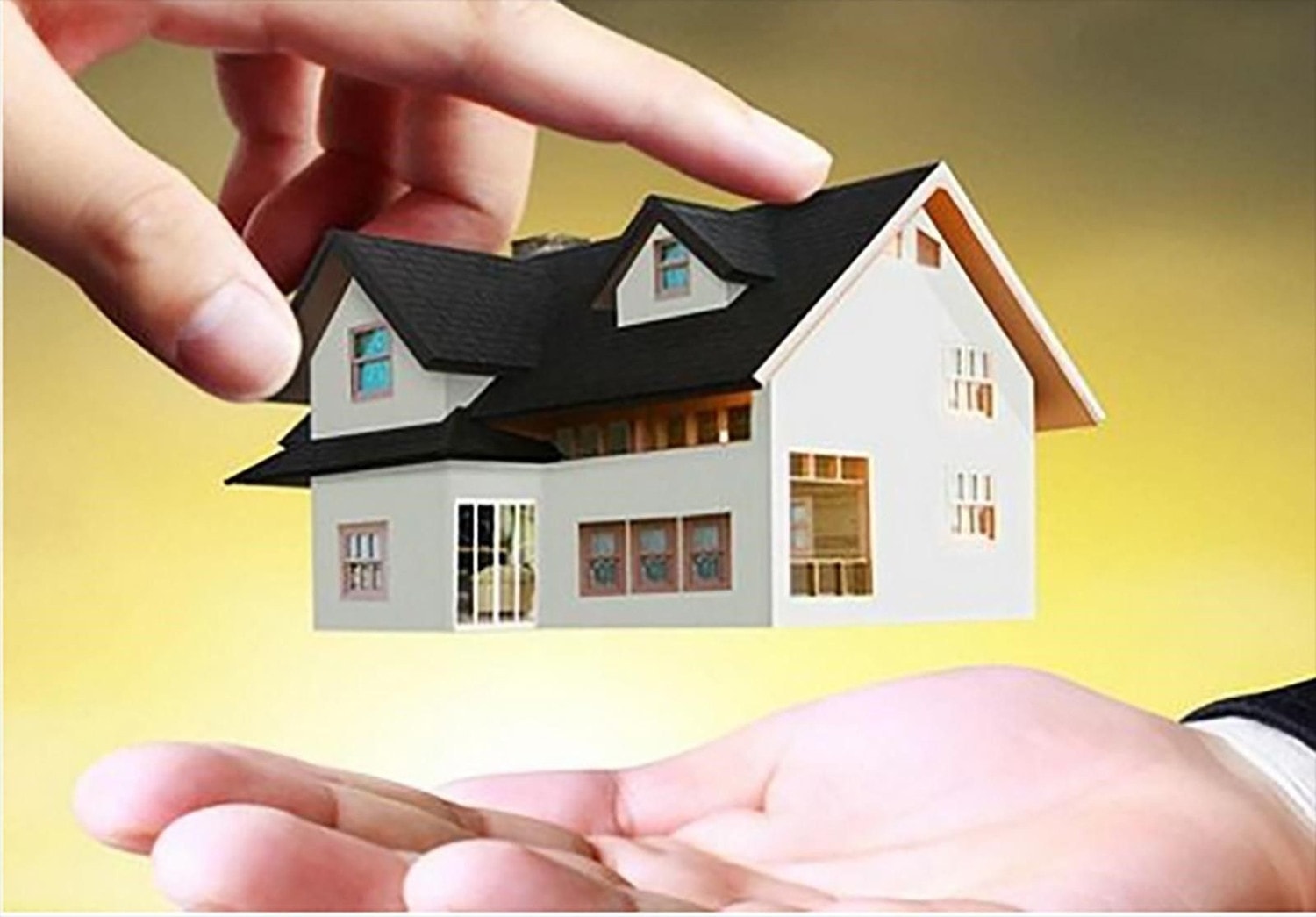  Bán nhà Quận 5 - 4 tầng, Khung BTCT, Sàn gỗ