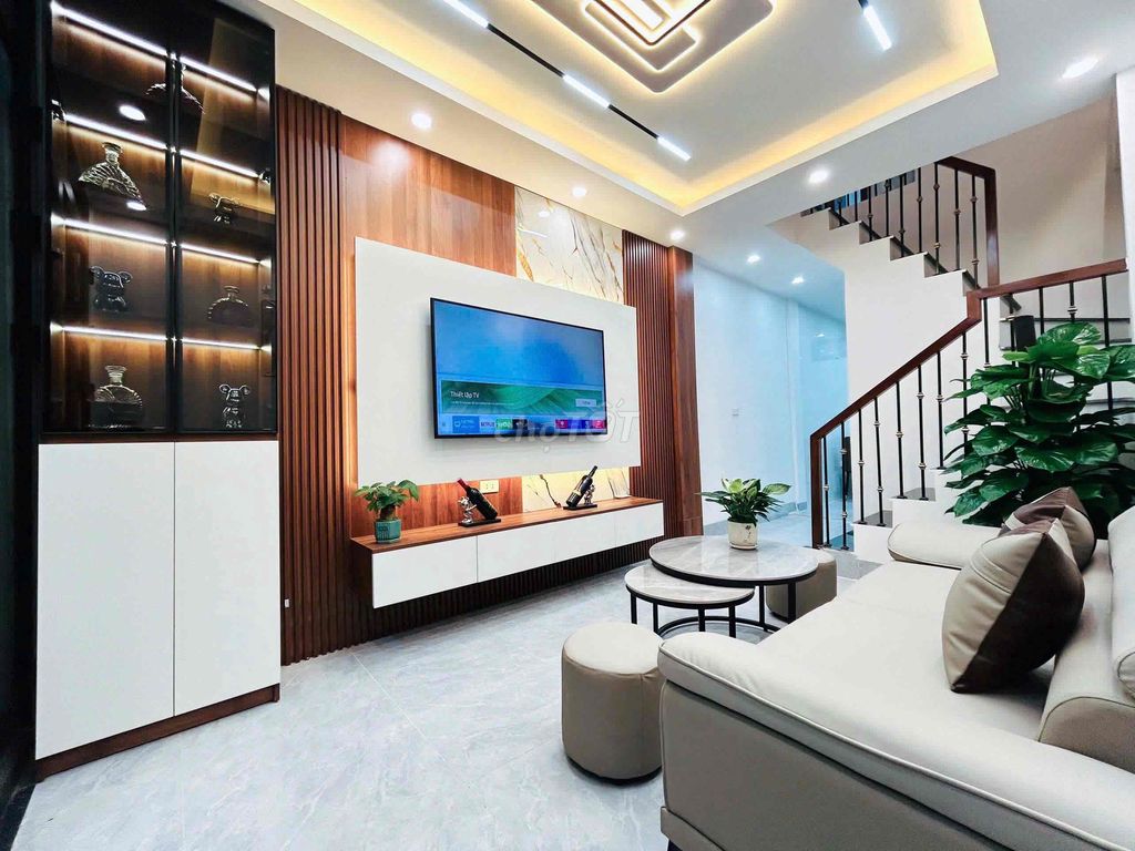  Bán nhà Tân Phú - 3 tầng, Khung BTCT, Nội thất cơ bản