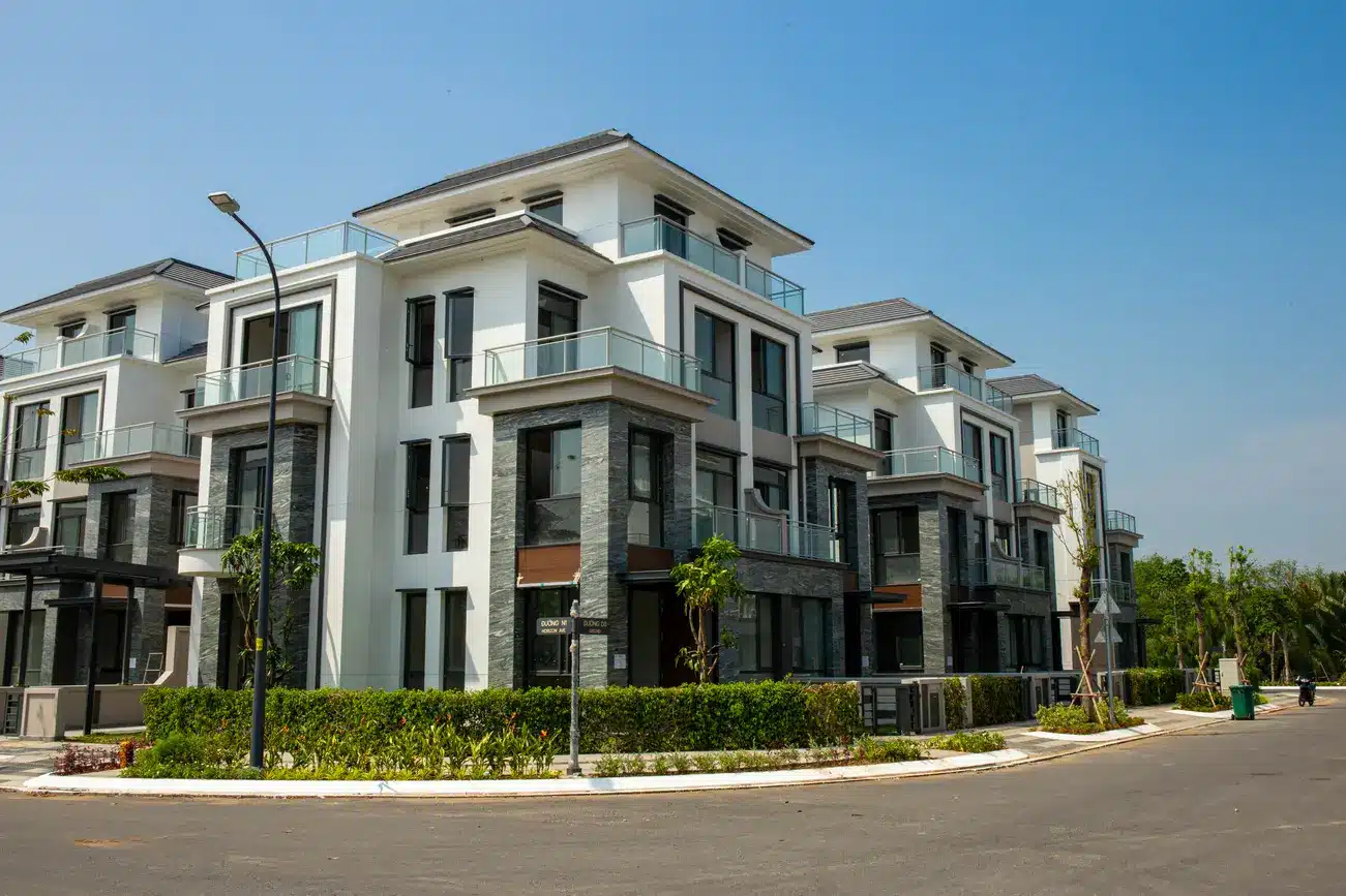Biệt Thự Ven Sông Thủ Đức: An Cư Lạc Nghiệp, Cuộc Sống Xanh